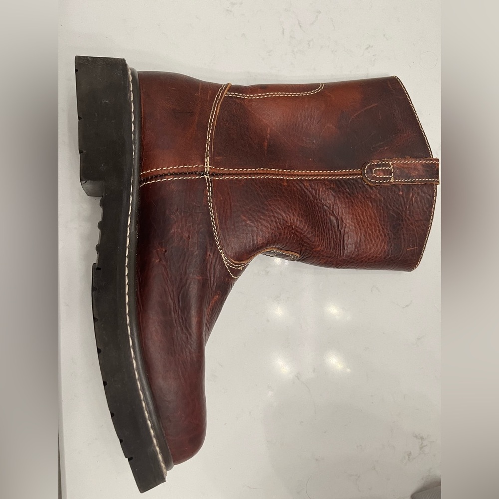 Buffalo Jackson Leather Boots Men’s size 9. Tried on but never worn.